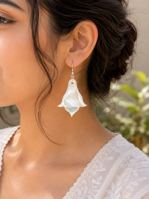 file_0000000033687208a51116518163196c Mother of Pearl Earrings | Noor Trio Collection |