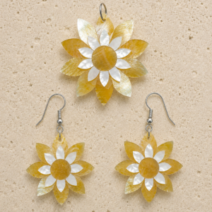 Taj Lotus – Golden Mother of Pearl Jewelry Set