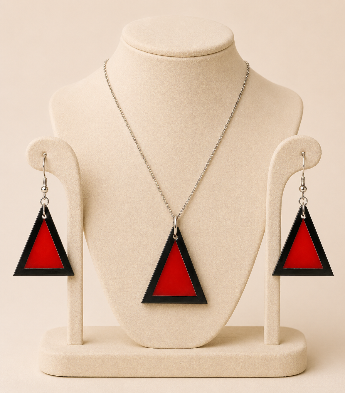 Noor Pyramid – Black Onyx & Carnelian Jewelry Set - Image 4