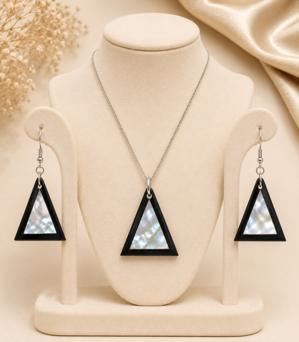 file_00000000c6e47206bef75f1619beab75 Black Onyx Jewelry Set | Noor Pyramid