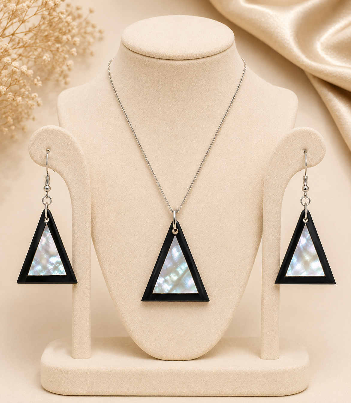 Noor Pyramid – Black Onyx & Mother of Pearl Jewelry Set - Image 4