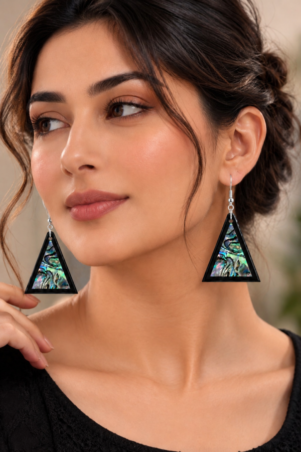 file_000000001fe881faa41f344f8182beaf NOOR PYRAMID EARRINGS