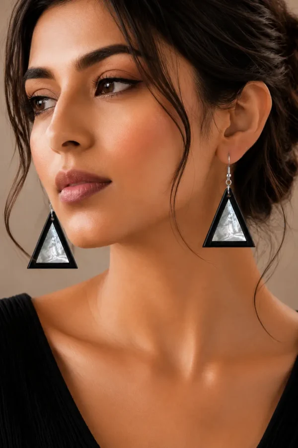 file_000000005fa081fa9f91b31bba1a5f9b NOOR PYRAMID EARRINGS