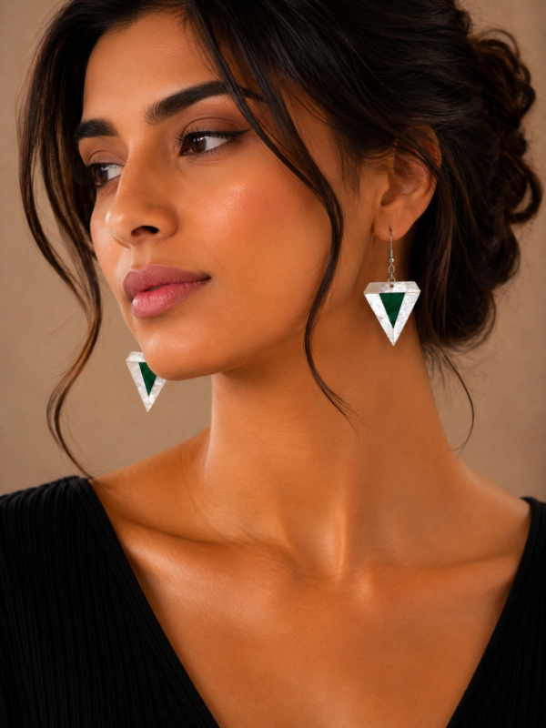 file_000000002e6081faaf2bb9a90ee8beb4 Noor Prism Earrings